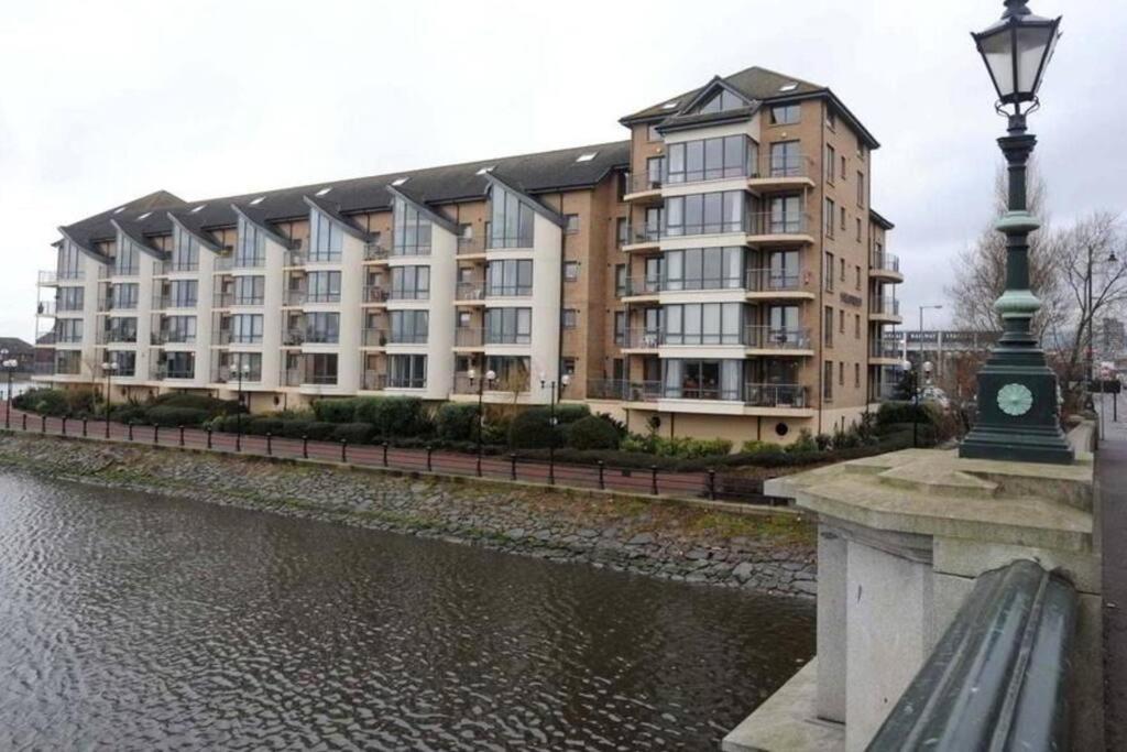 Stunning Views And City Side-Belfast City-2 Bedroom-5 Guests-Wifi & Parking Exterior photo