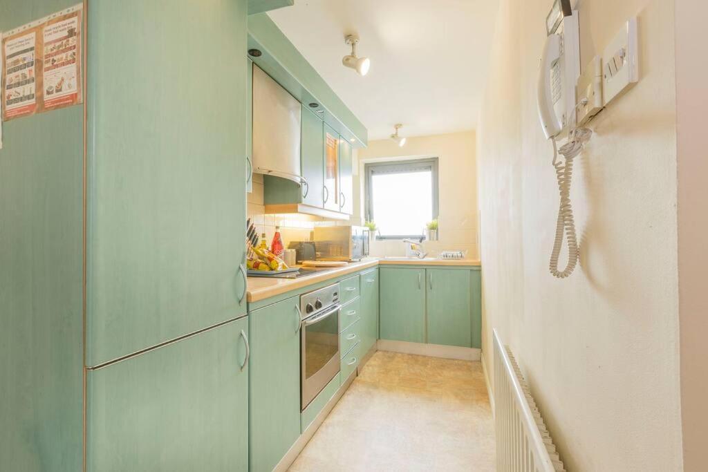 Stunning Views And City Side-Belfast City-2 Bedroom-5 Guests-Wifi & Parking Exterior photo