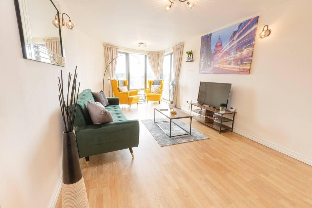 Stunning Views And City Side-Belfast City-2 Bedroom-5 Guests-Wifi & Parking Exterior photo