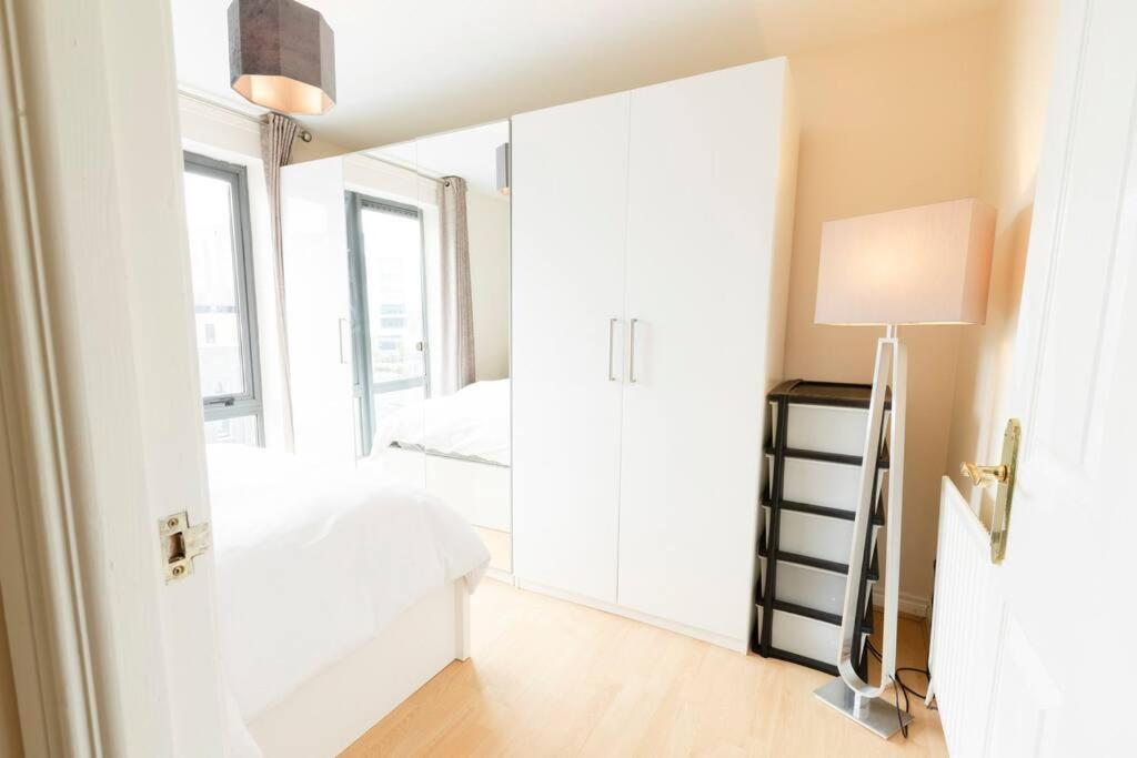 Stunning Views And City Side-Belfast City-2 Bedroom-5 Guests-Wifi & Parking Exterior photo
