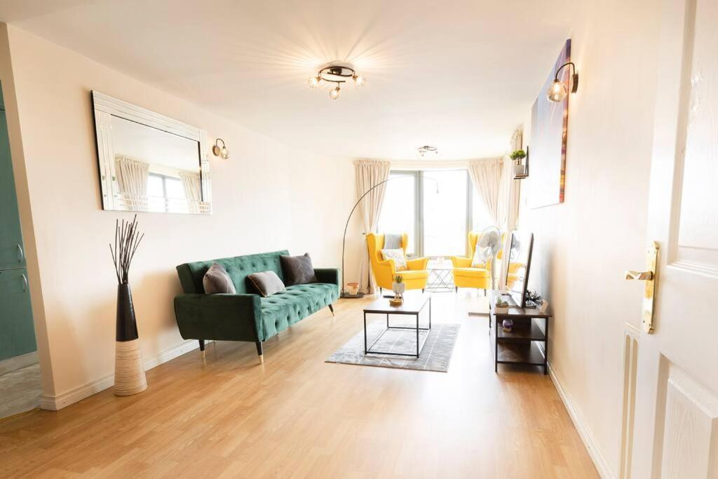 Stunning Views And City Side-Belfast City-2 Bedroom-5 Guests-Wifi & Parking Exterior photo