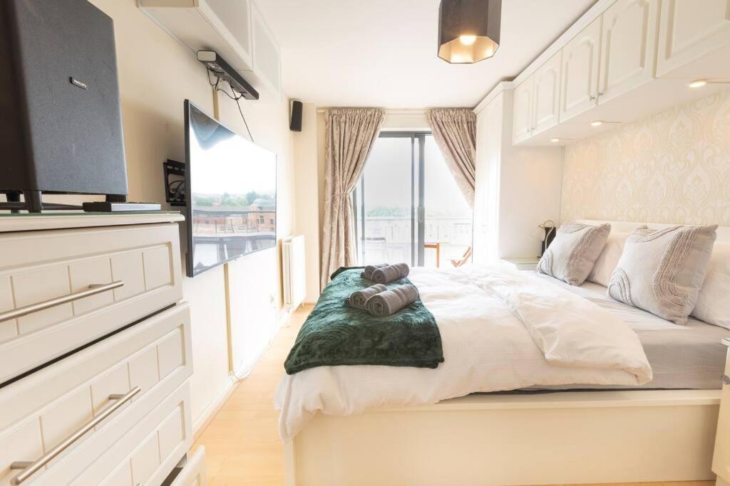 Stunning Views And City Side-Belfast City-2 Bedroom-5 Guests-Wifi & Parking Exterior photo
