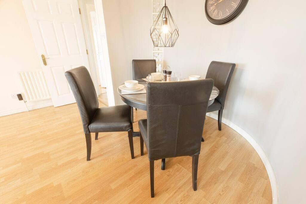 Stunning Views And City Side-Belfast City-2 Bedroom-5 Guests-Wifi & Parking Exterior photo